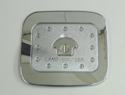 Хромированная накладка на лючок бензобака Toyota Land Cruiser 100 (J100).