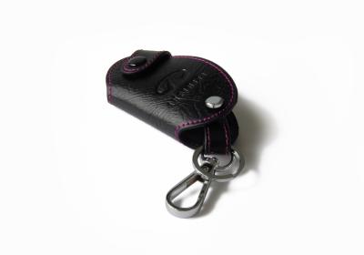 Брелок(кожаный чехол) для четырёхкнопочного ключа Infiniti с фиолетовой нитью .