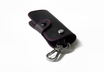Брелок (кожаный чехол) для ключа Infiniti  с фиолетовой нитью .